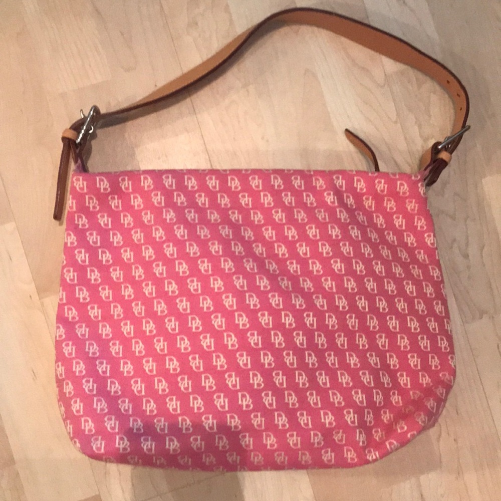 Dooney and Bourke signature pocketbook